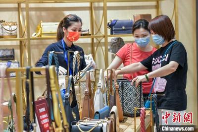 “十一”假期海南离岛免税销售额激增 文具用品零售迎来新机遇