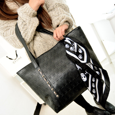 2013新款潮女包 欧美时尚压花购物大包的批发代理指南